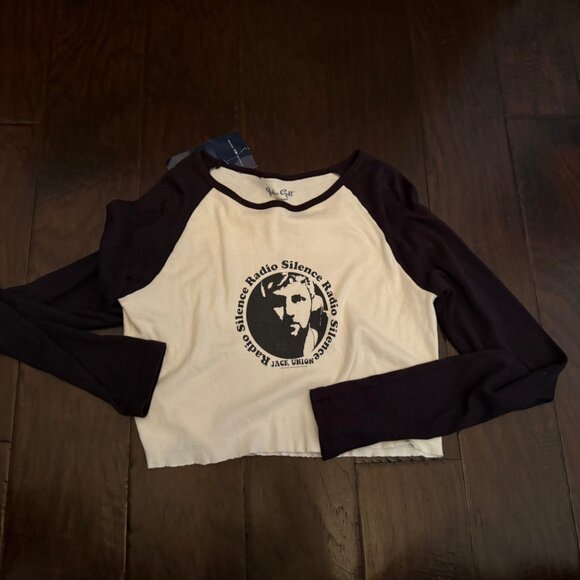New NWT Brandy Melville cropped long sleeve Radio  Silence tee one size - Picture 2 of 3